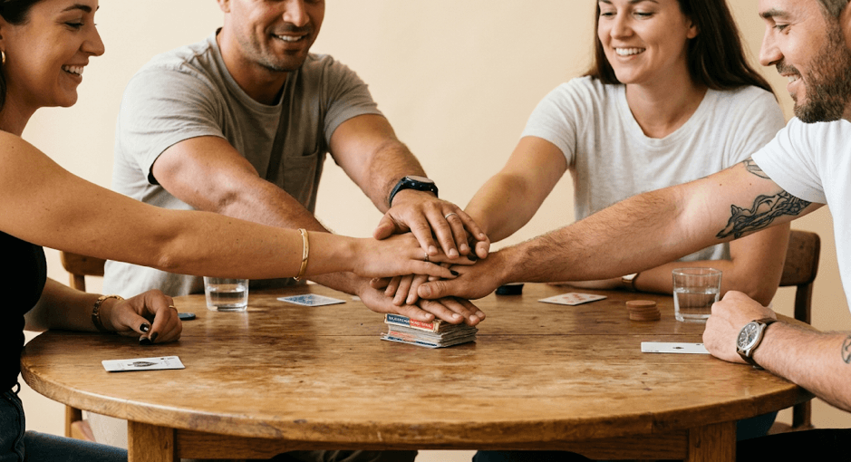 Hai mai sentito parlare del gioco “Merda”? Il gioco di carte irriverente